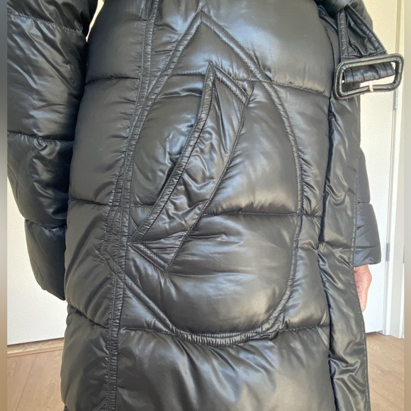 Woman's BURBERRY Lightweight Down Puffer Coat - Picture 4 of 9
